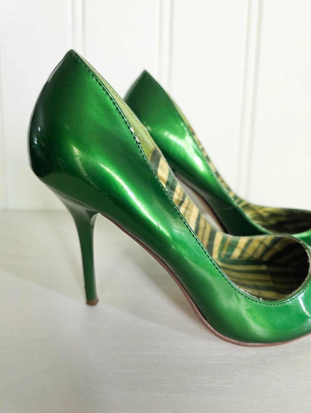 Michael Antonio Metallic Glossy Green Pointy Toe Heeled Pumps - Picture 2 of 13